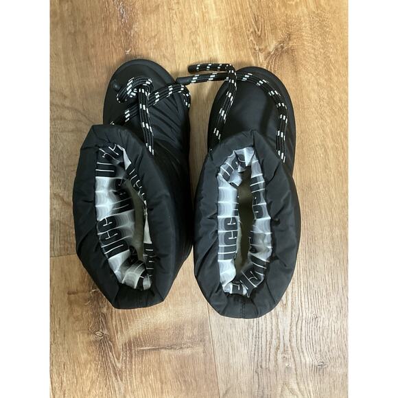 UGG BLACK CLASSIC MAXI SHORT WINTER SNOW BOOTS, KIDS- SIZE 4 - Picture 2 of 9